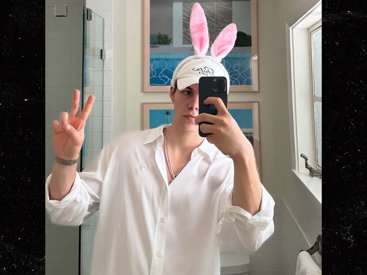 0401-easter-celebunnies-sub1_720