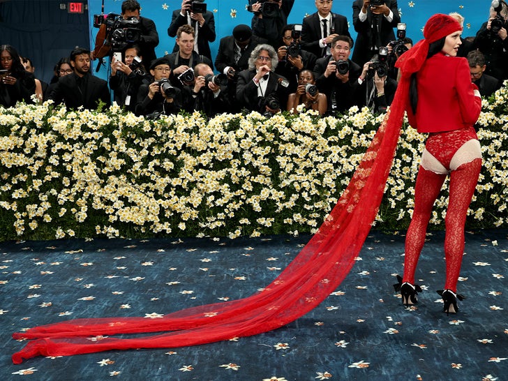 0504-Met-Gala-Fashion-Trains-Sub2
