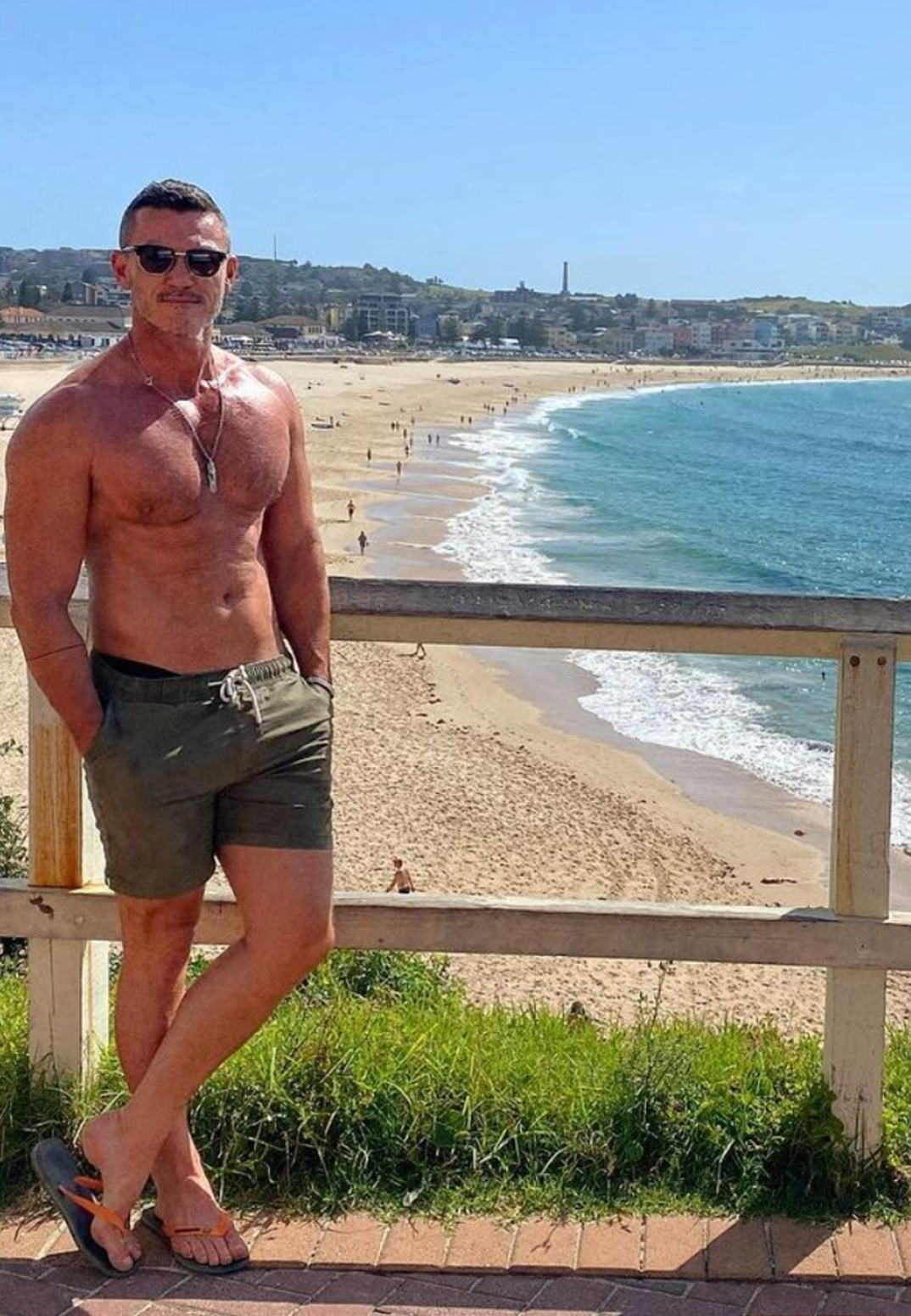 luke-evans-shirtless-photos9