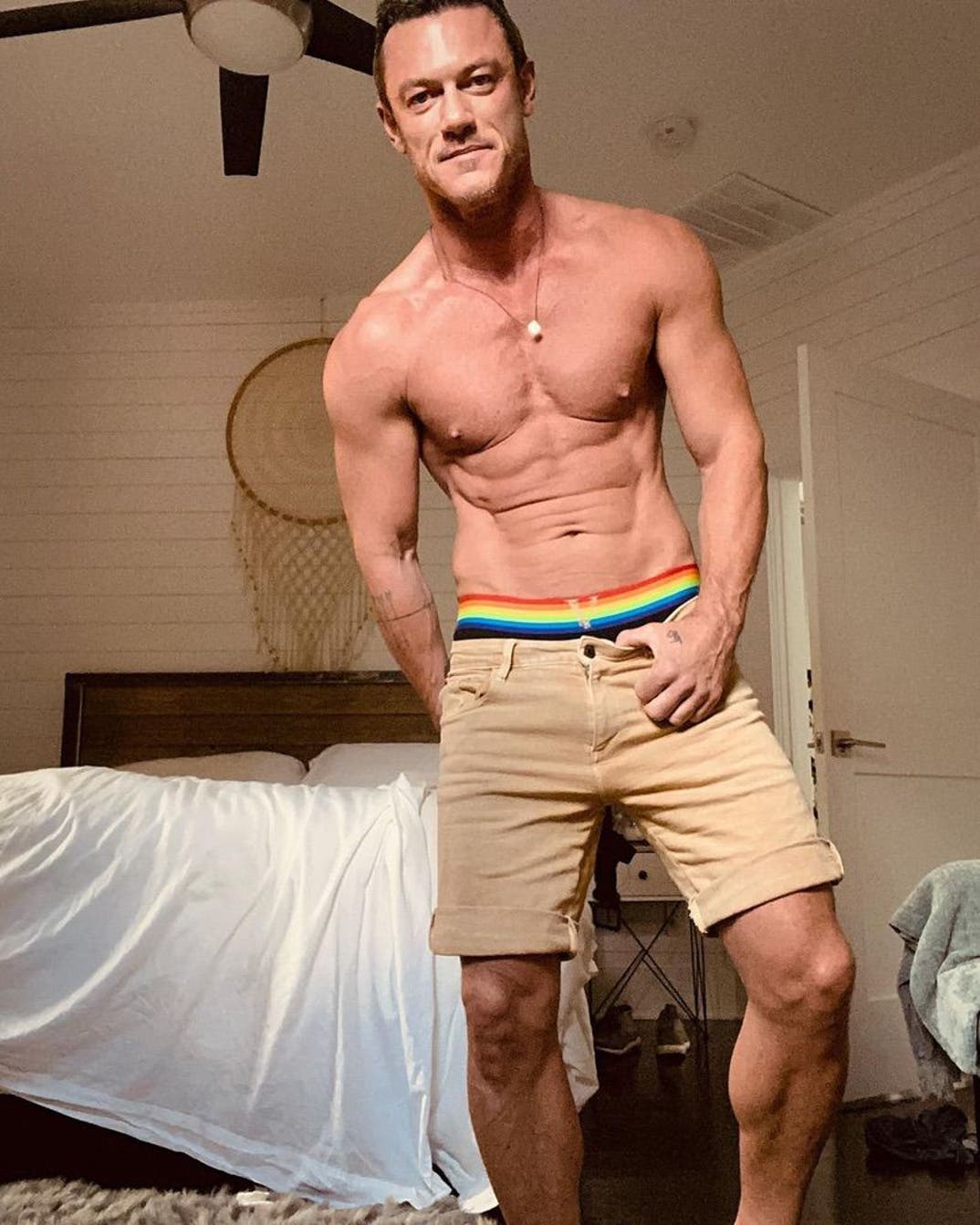 0415 Luke Evans Shirtless Shots 2