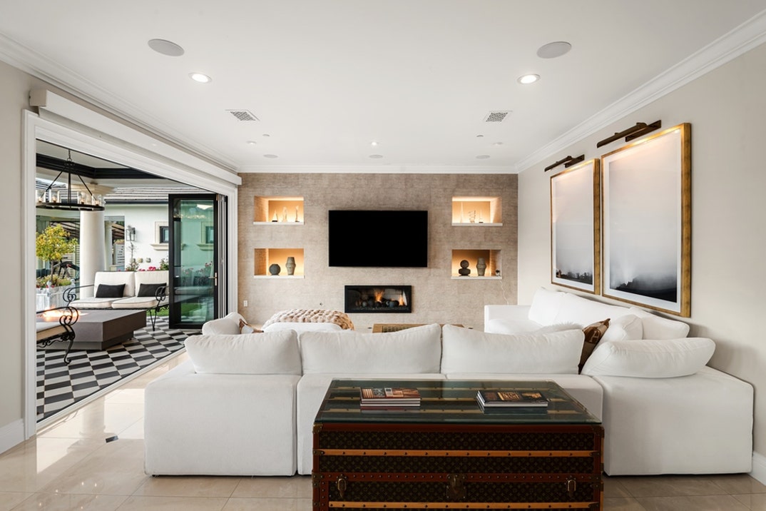 Paul Anka Relists Sherwood Estate 6