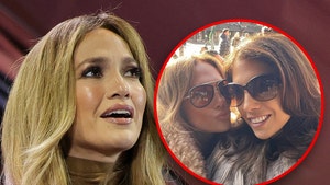 Jennifer Lopez Shares Pictures with Sister Lynda from Aspen