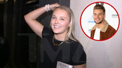 061925_jojo_siwa_kal