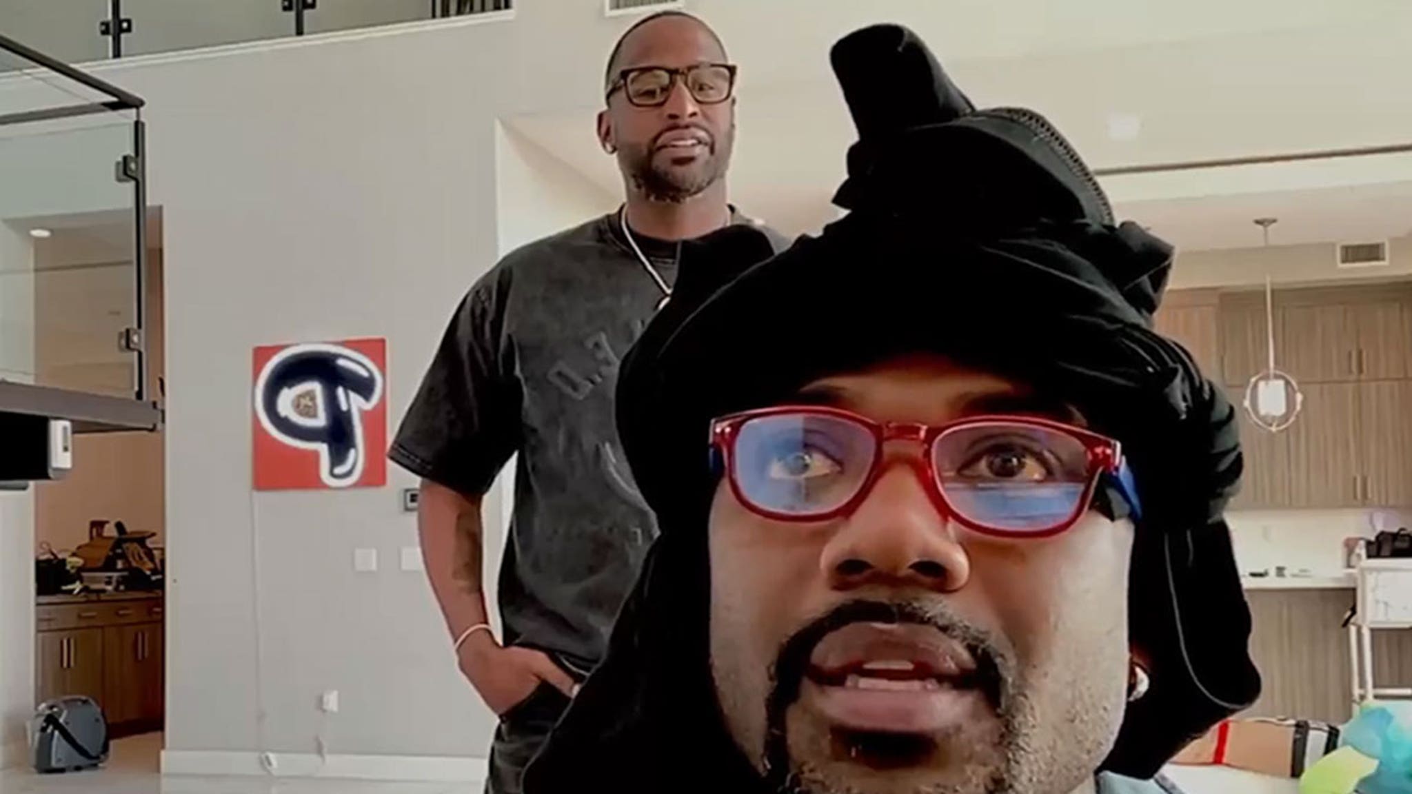 Ray J zegt dat het verblijf in de gevangenis een hel was, en kreeg ruzie met Handsy Cellmate