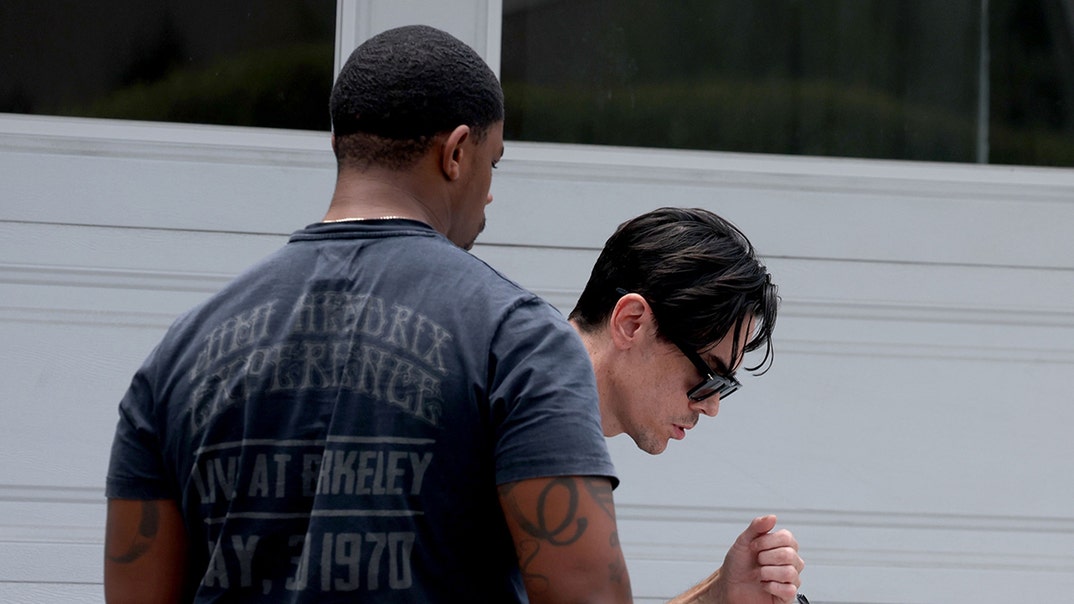 gallery-launch-tom-sandoval-backgrid-1