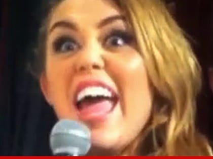 1128_miley_cyrus_the_daily_noswipe