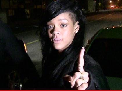 0921-rihanna-tmz-01