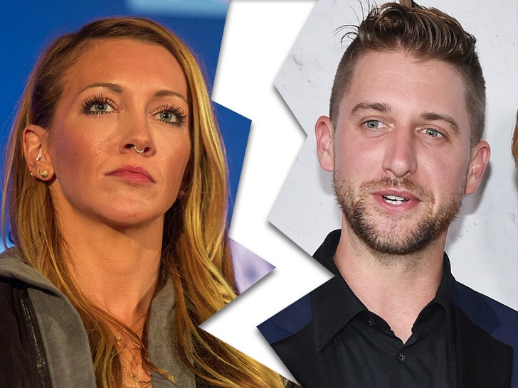 Arrow Star Katie Cassidy Files For Divorce Gossip Celebrities 7093