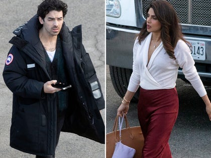 0114-Joe-Jonas-Priyanka-Chopra-Xmas-Movie-PRIMARY