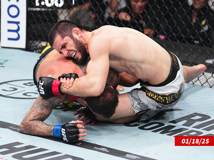 Islam Makhachev Renato Moicano sub getty swipe 2