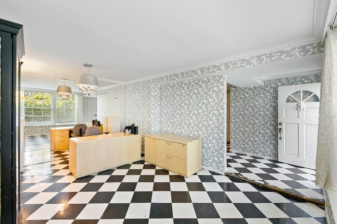 Richard Simmons Home Sale 38