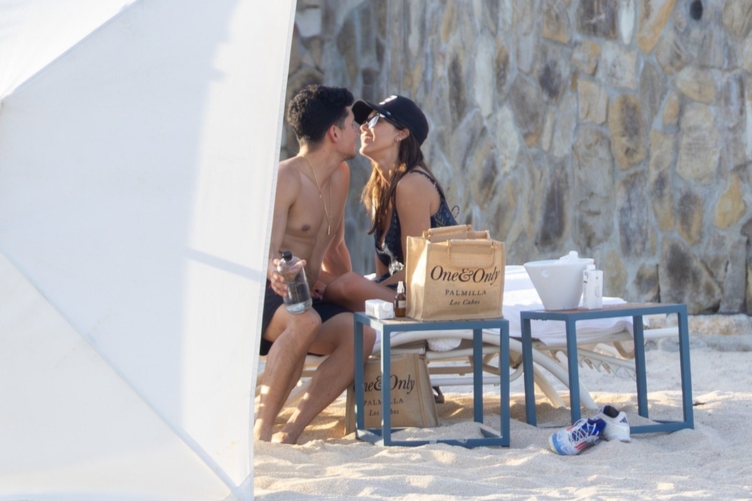 Jessica Alba and Danny Ramirez cabo 6