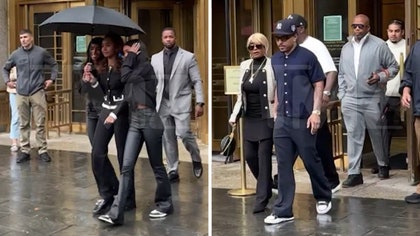 092525_diddy_family_leaving_kal