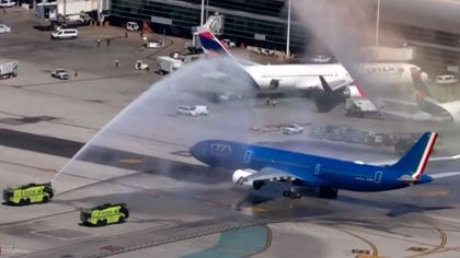 022326_us_hockey_team_arrives_kal