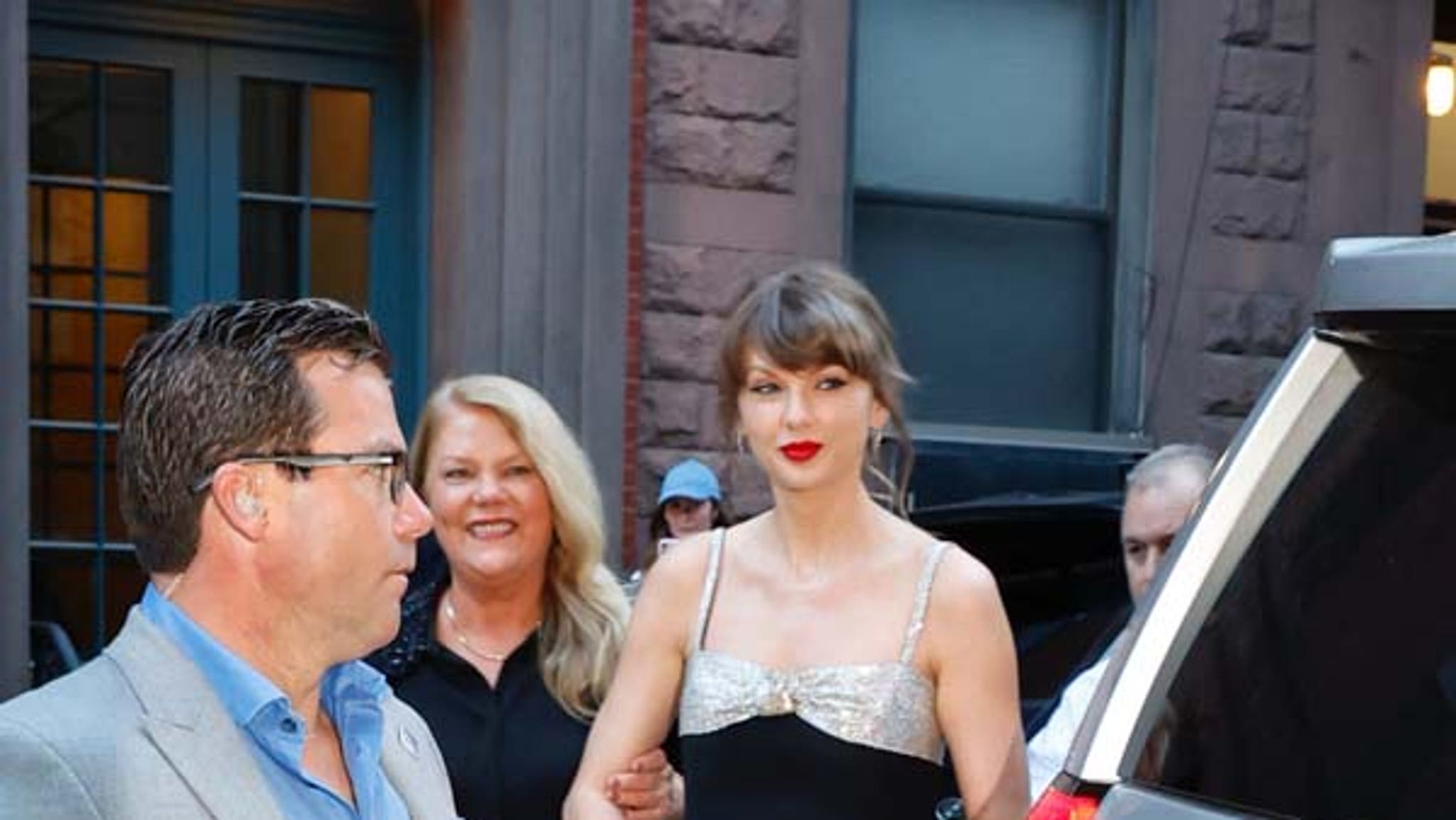 Taylor Swift stapt uit voor een familiediner in New York