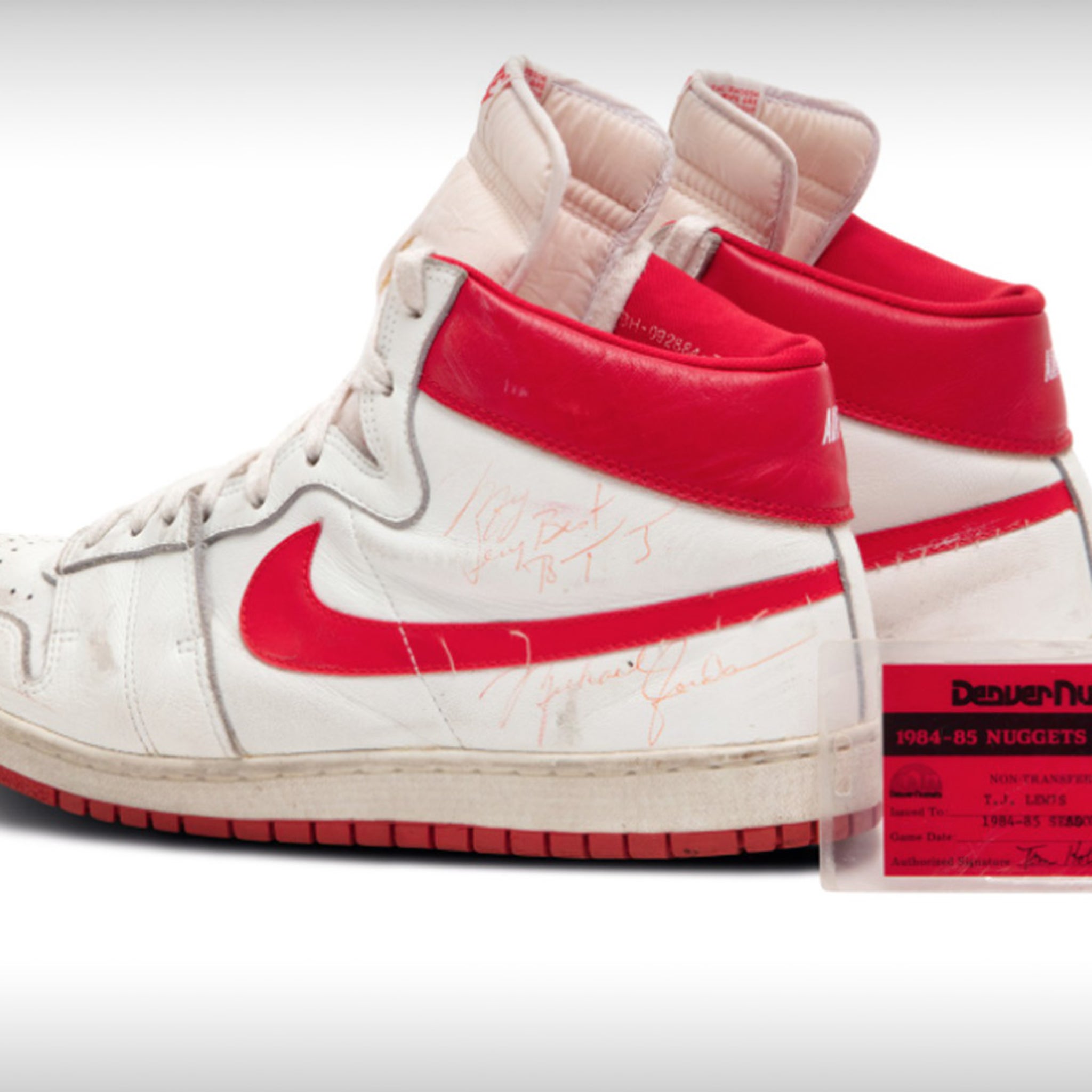Vista Relámpago plato Michael Jordan's Worn & Signed 1984 Nikes Sell For Record $1.4 Million