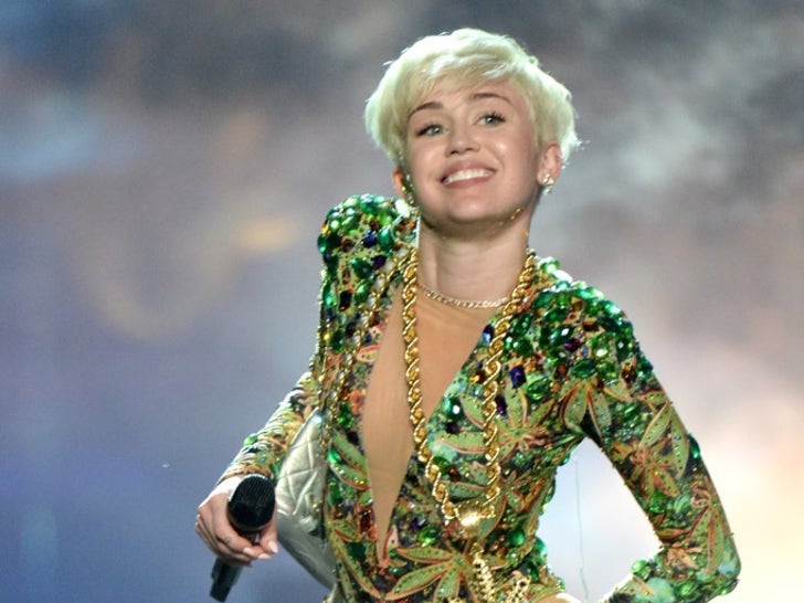 Miley Cyrus Performance Pics