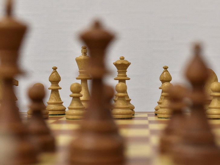 11 Best Chess Apps to Learn and Play Chess