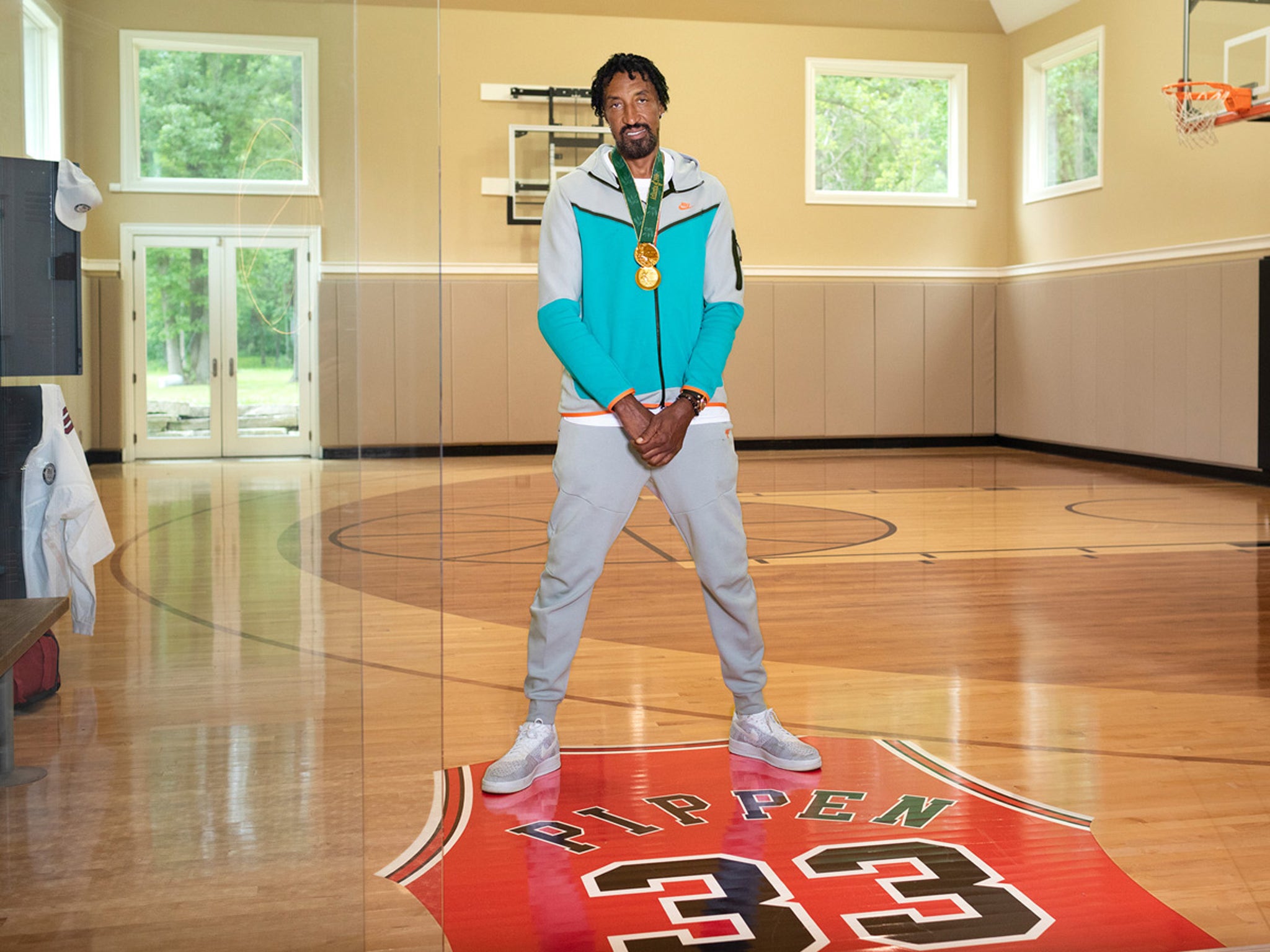 Take a tour of Scottie Pippen's mansion (video) 
