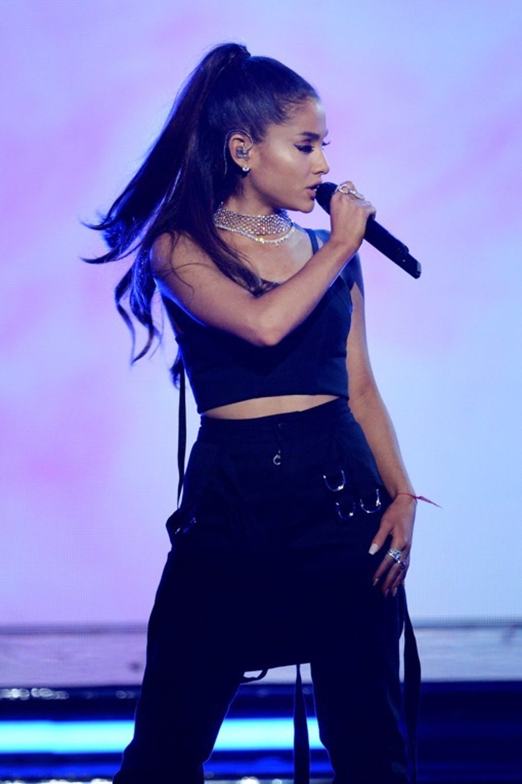 0302_ariana_grande_performance_09