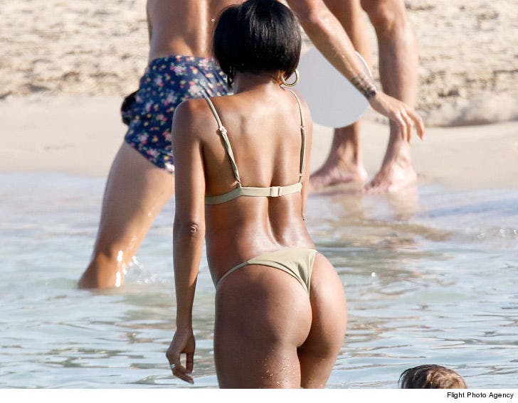 Gabrielle Union Rocks String Bikini In Ibiza with Dwyane Wade :: 0627-dwyane-wade-gabrielle-union-ibiza-bikini-thong-booty-photos-sub-5