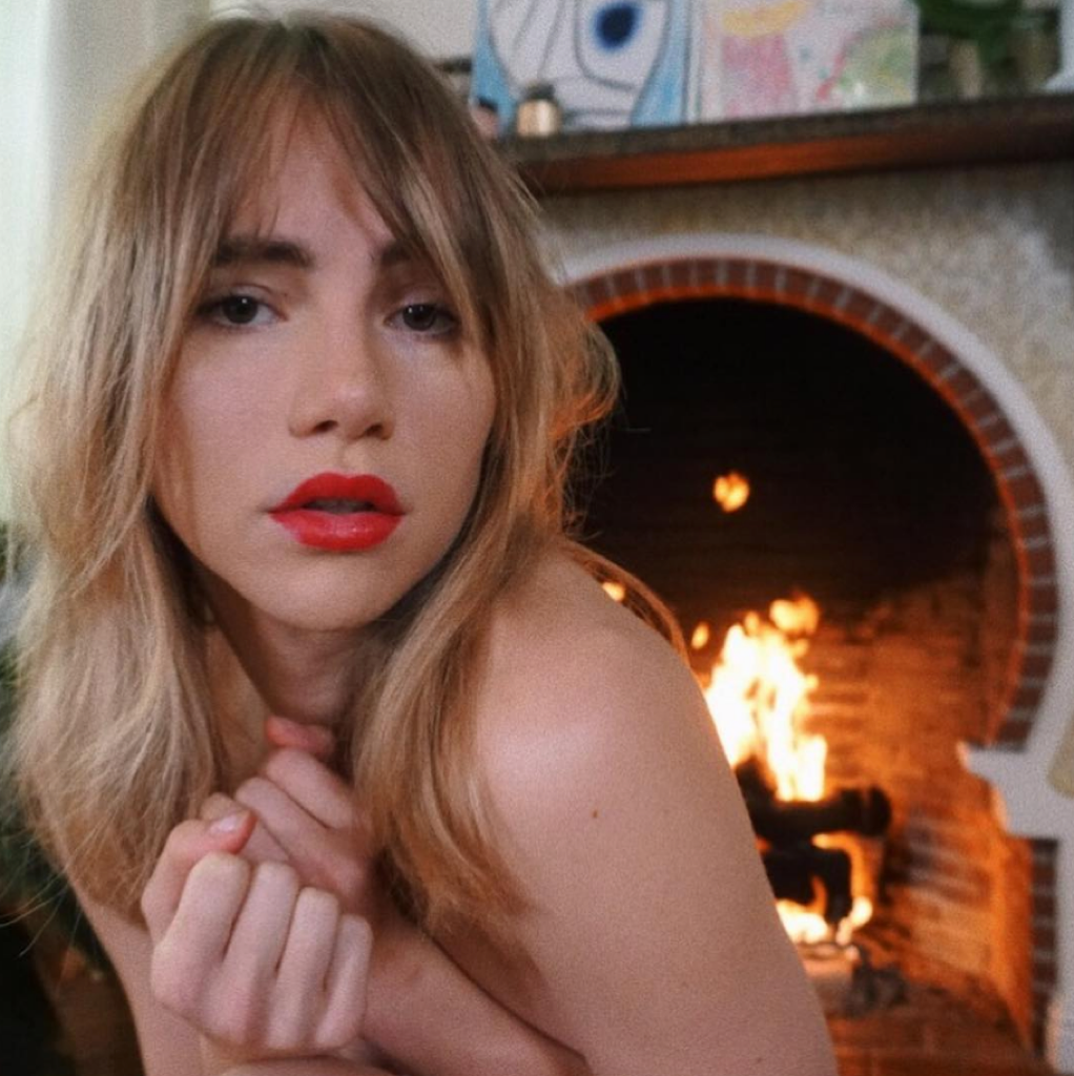 Suki Waterhouse
