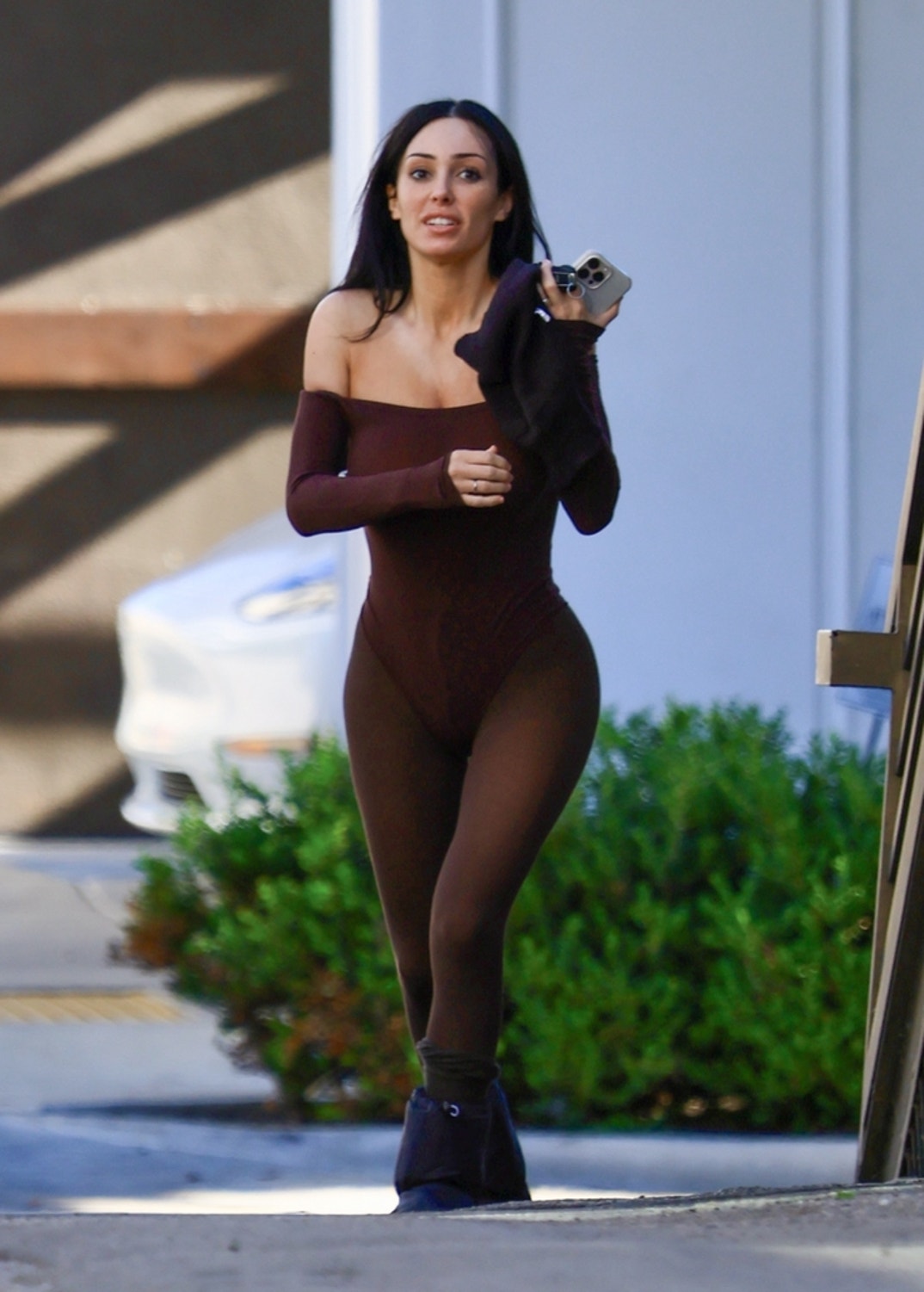 Bianca Censori Spandex Shorts Face 9