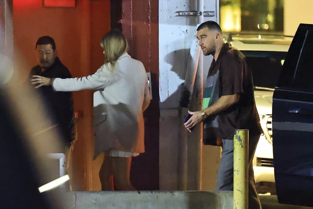 Taylor Swift Travis Kelce Out For Dinner In Beverly Hills 4