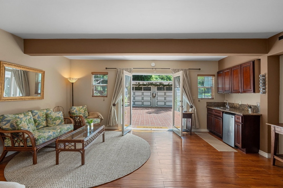 Charlotte Ross Studio City Home For Sale 23