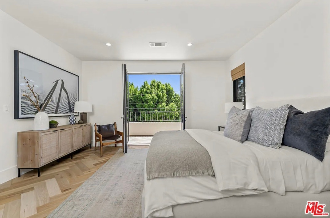 Peta Murgatroyd and Maks Chmerkovskiy Lists L.A. Home For Rent 10