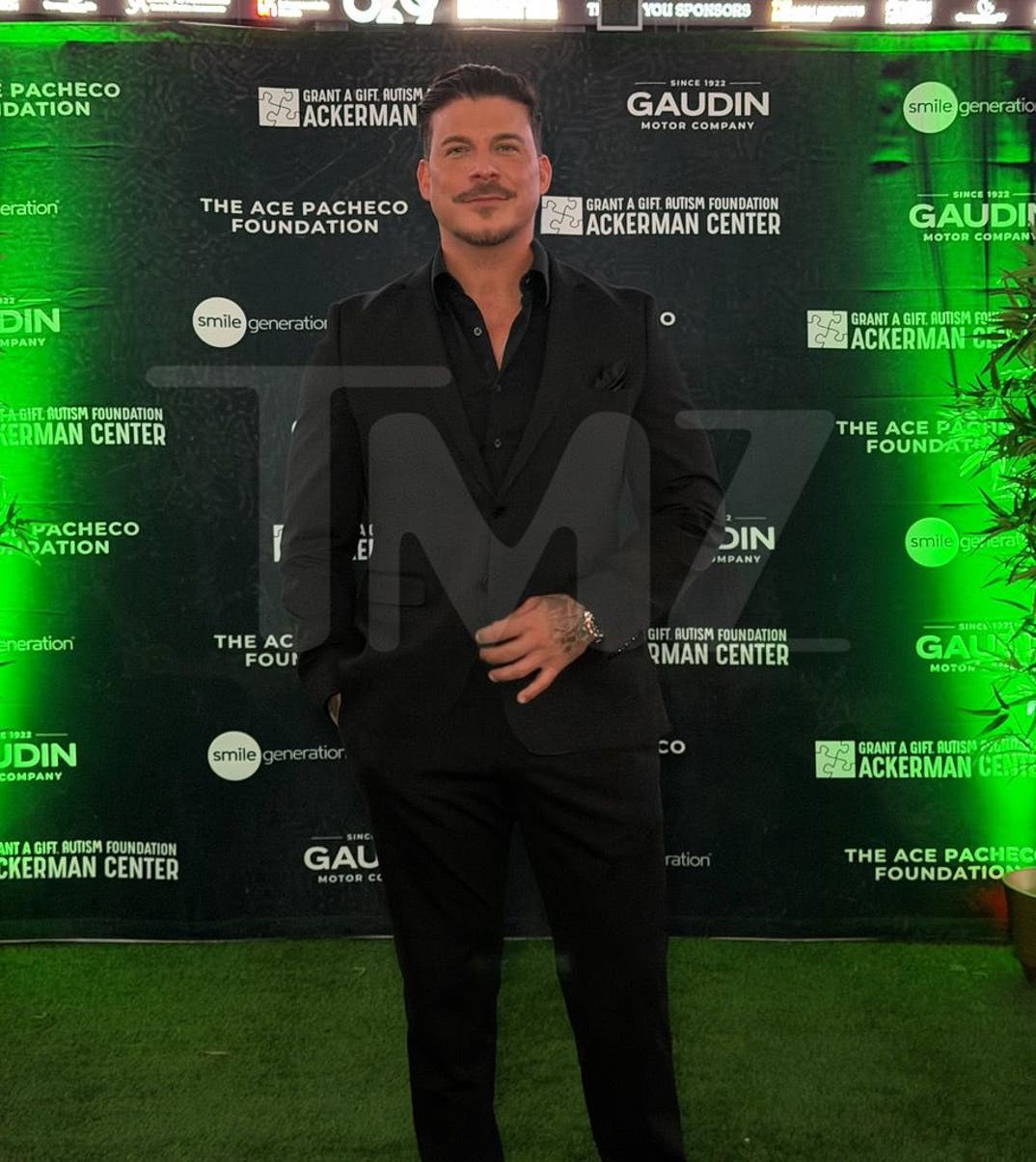 1023 Jax Taylor & Lori Krebs Gift Gala Vegas 3