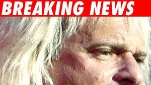 David Lee Roth Puts Nuts In Mouth -- Almost Dies