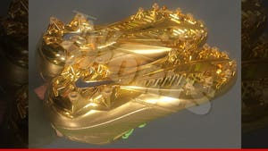 Marshawn Lynch -- NFL Puts Its Foot Down ... Over Gold Cleats