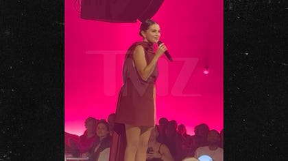 103025_selena_gomez_kal