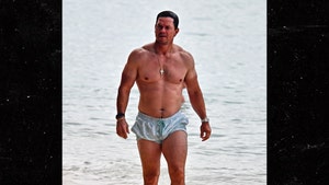 Mark-Wahlberg-backgrid-1
