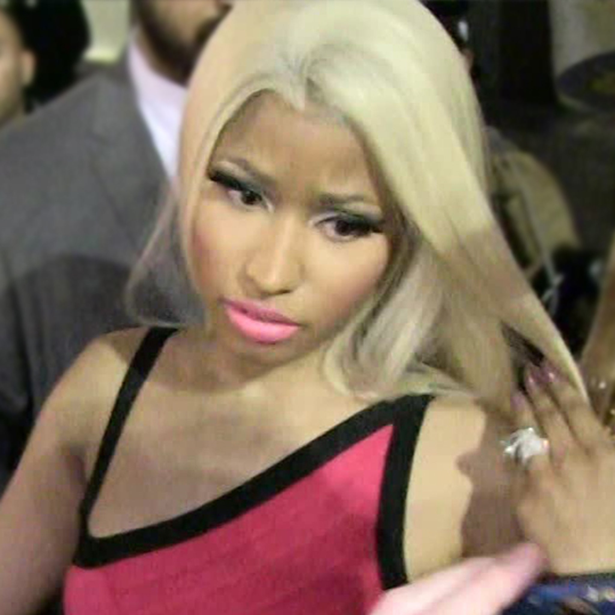Nicki Minaj Screw A Bodyguard My Hairdresser S Got Me Covered
