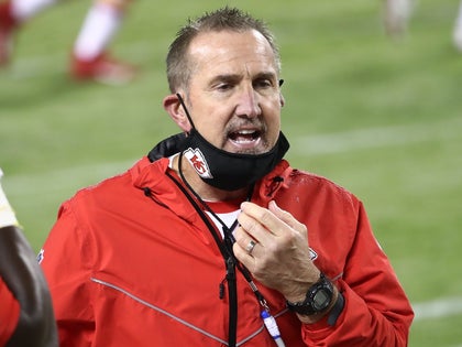 Defensive coordinator Steve Spagnuolo of the Kansas City Chiefs talks to a player during the fourth quarter against the Houston Texans at Arrowhead Stadium on September 10, 2020 in Kansas City, Missouri.