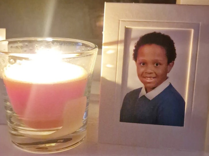 Frankie-Rae Law and mother 2