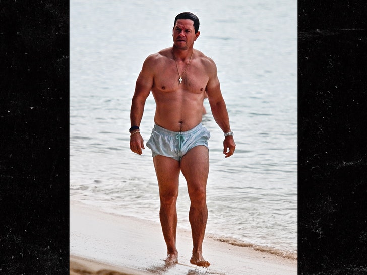 Mark-Wahlberg-backgrid-1