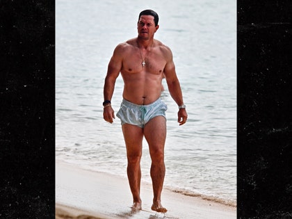 Mark-Wahlberg-backgrid-1