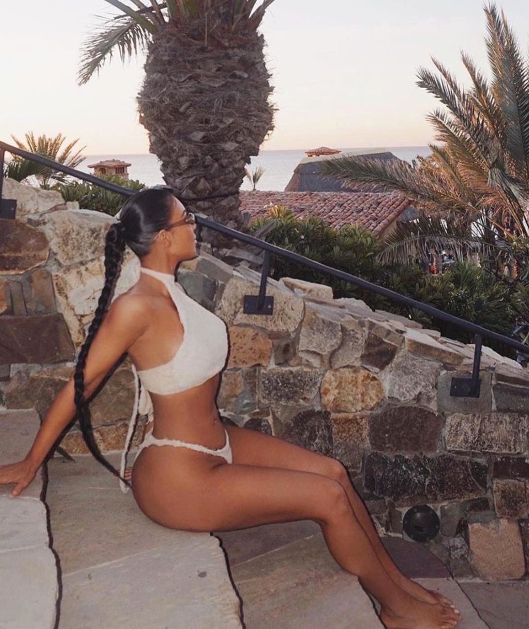 kim-kardashian-2020-hot-shots-photos04