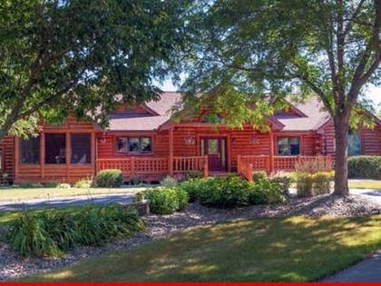 0227-jj-watt-cabin-REDFIN_COM-01