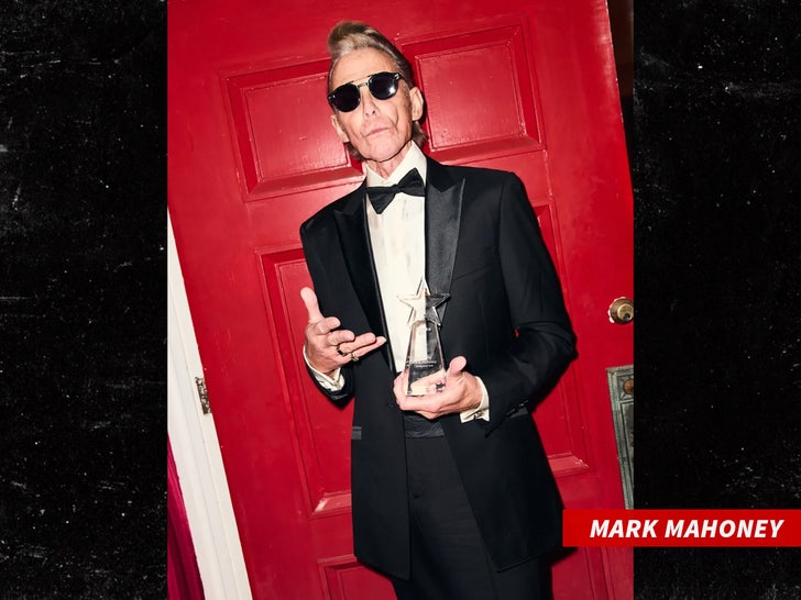 Mark Mahoney Jesse Tam golpea menos