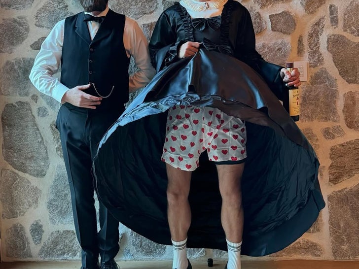 1029-Halloween-Couples-Costumes-Guess-Who-Sub2