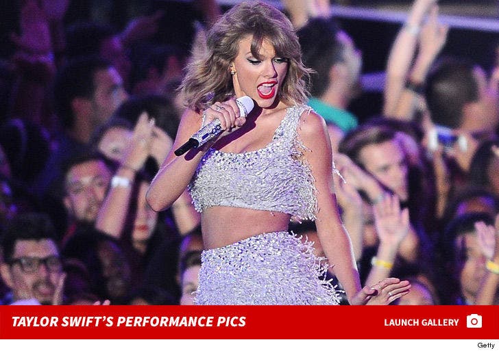 Taylor Swift's Performance Pics