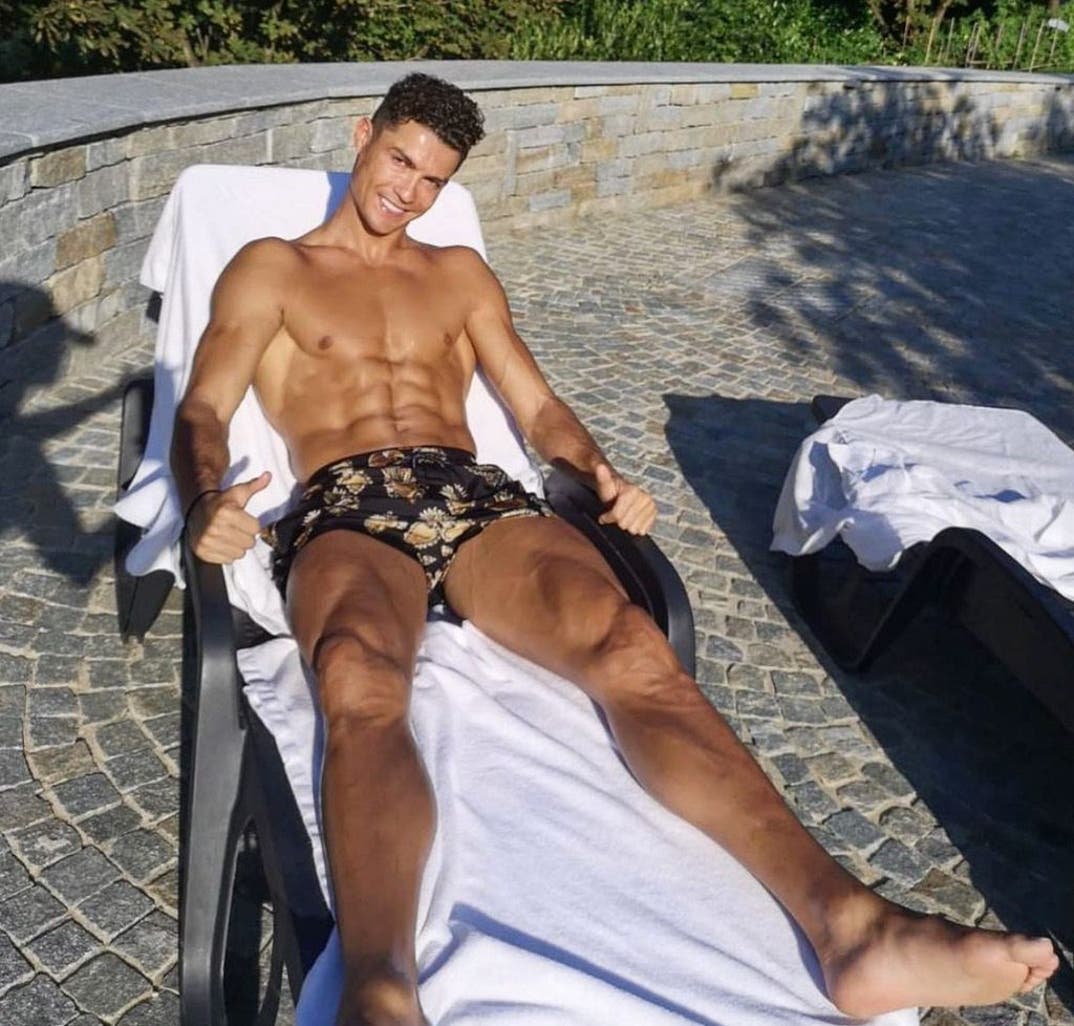 cristiano-ronaldo-shirtless-shots-photos-05