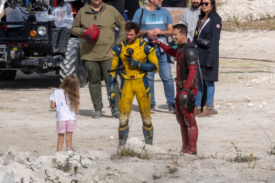 Deadpool 3': Blake Lively em novas fotos do set ao lado do