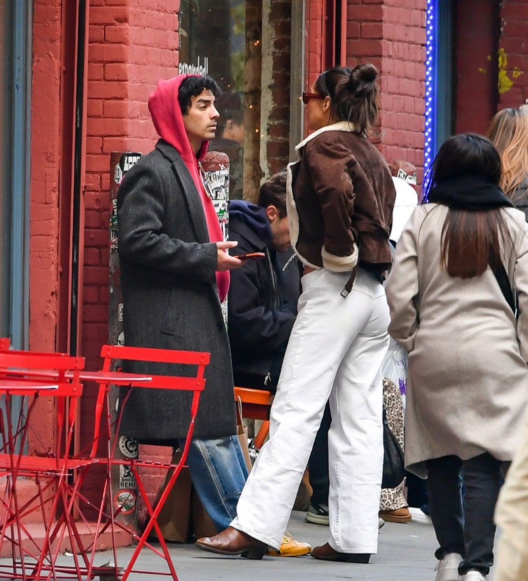 Joe Jonas Tatiana Gabirela Close In New York 4