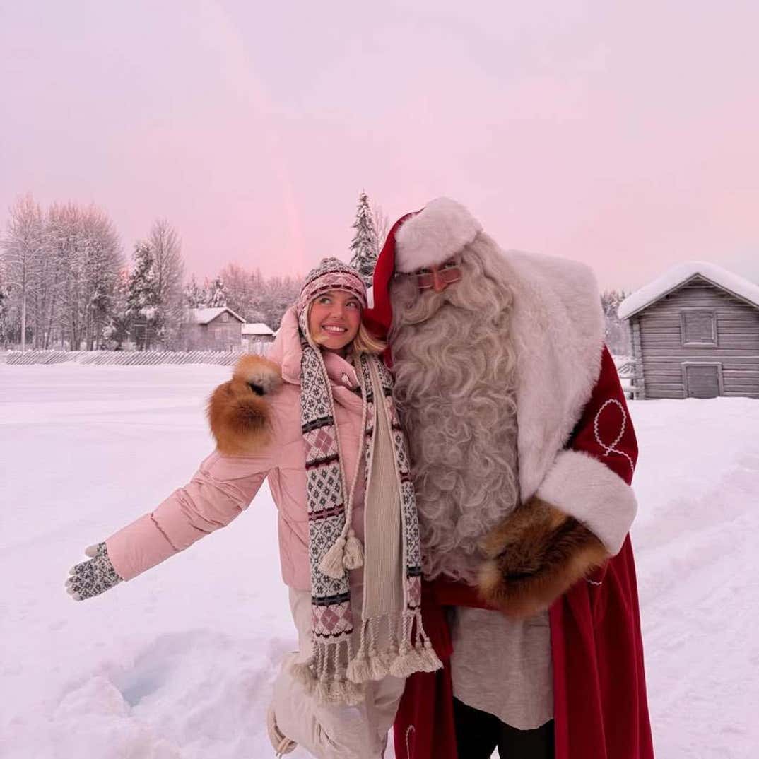 Sydney Sweeney Jeans Winter Vacay 6