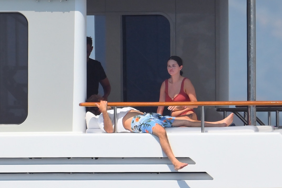 Selena Gomez Benny Blanco Yacht 4